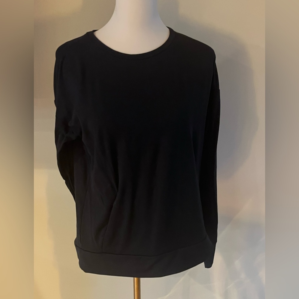 Athleta Kangaroo Pouch Long Sleeve Nylon Top-Woman’s Small
